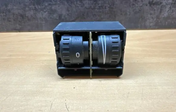 Volkswagen Touran I Headlight level height control switch 1T0941333