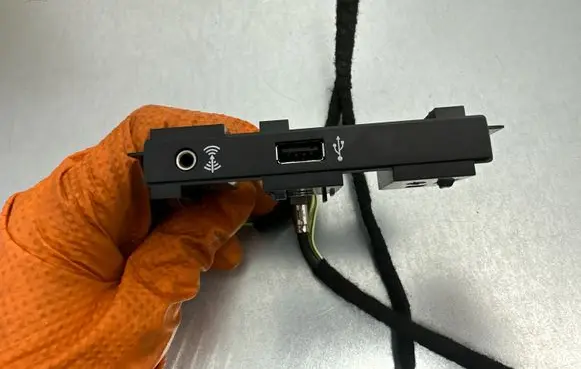 Volkswagen Tiguan USB socket connector 5Q0035726E