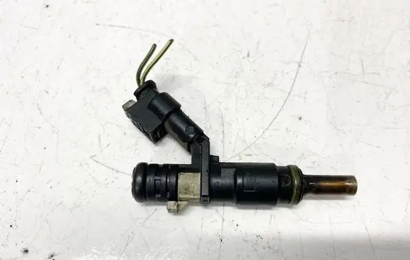 Mercedes-Benz CLS C219 Fuel injector A2720780240