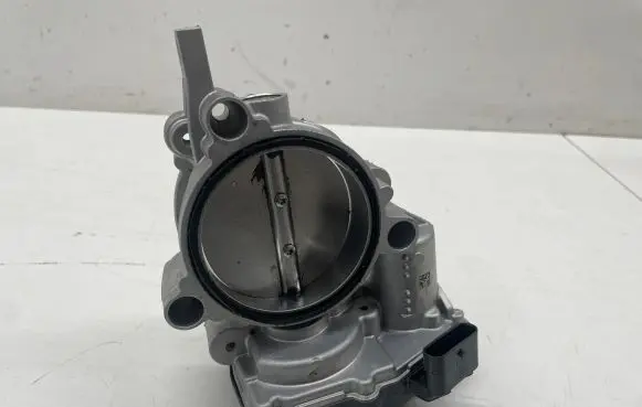 BMW 5 G30 G31 Throttle valve 8623324