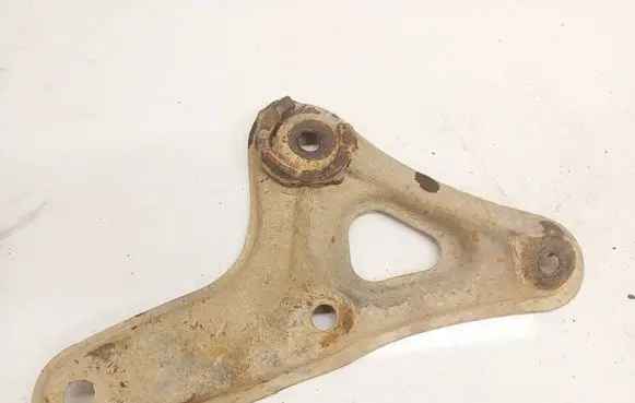 Audi A6 S6 C5 4B Engine mounting bracket 