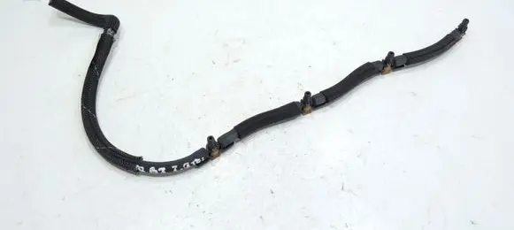 Volkswagen PASSAT B7 Fuel return line/hose 
