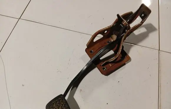 Toyota Corolla Verso AR10 Brake pedal 