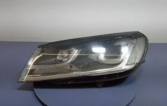 Volkswagen Touareg II Headlight/headlamp 7P1941033A