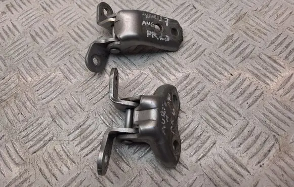 Toyota Auris 150 Front door hinge set 6871002060 6873002050