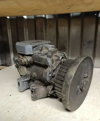 Audi A6 S6 C5 4B Fuel injection high pressure pump 059130106A