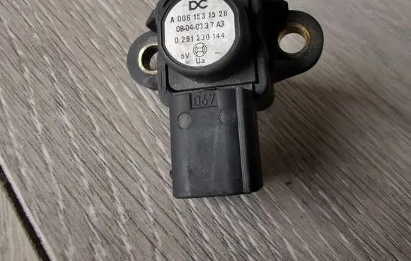 Mercedes-Benz R W251 Oil pressure sensor A0061531428 0261230144