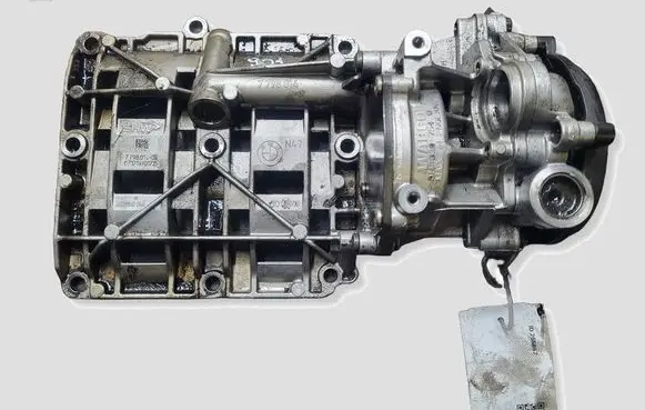 BMW 5 E60 E61 Oil pump 7798014 07121901715