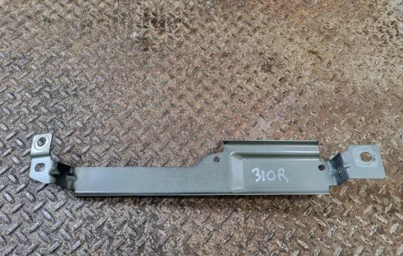 Volvo XC60 Fender mounting bracket 31424581