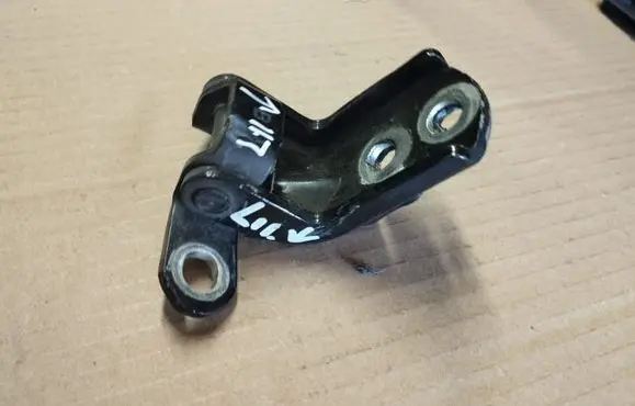 Nissan Note (E11) Rear door lower hinge
