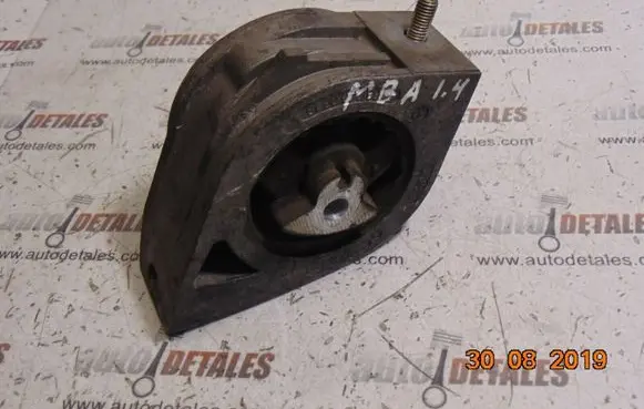 Mercedes-Benz A W168 Engine mount bracket