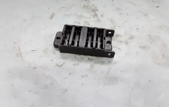 KIA Sorento Fuse module 913103E810