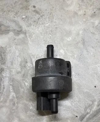 Volkswagen Golf VII Vacuum valve 058183459 42115902 058183449
