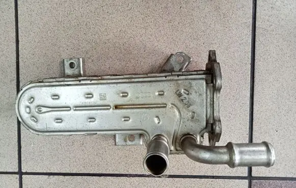 Volkswagen Golf V EGR valve cooler 038131513AD