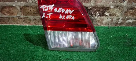 Toyota Avensis T270 Rear/tail lights