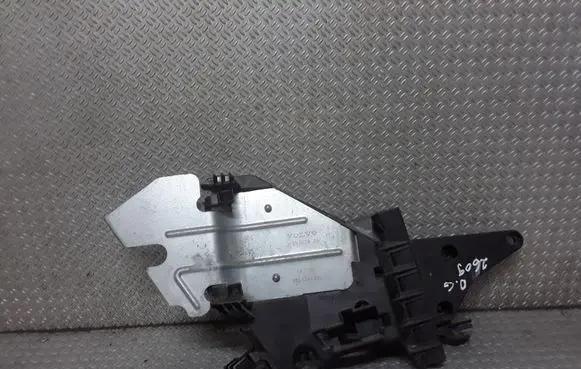 Rear door exterior handle/bracket
