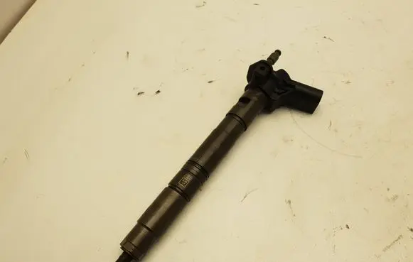 Audi A4 S4 B8 8K Fuel injector 03L130277 100701 0445116030