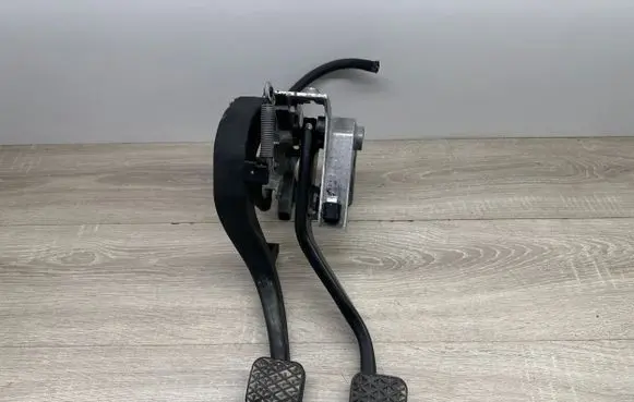 BMW 1 E81 E87 Pedal assembly 6778977 678711