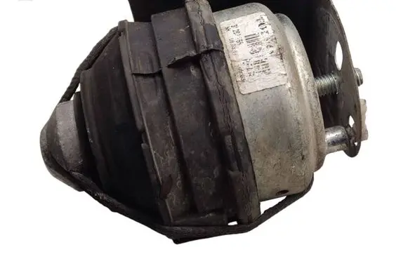 Volvo XC90 Engine mount bracket 31262155
