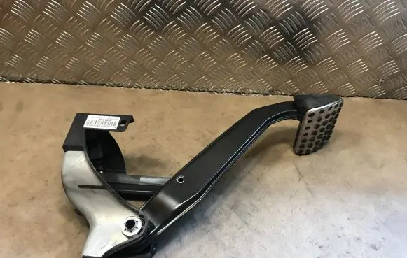 Mercedes-Benz C W204 Brake pedal A2042902301
