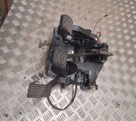Mercedes-Benz Vaneo W414 Pedal assembly A1682902601 400400B 2020768