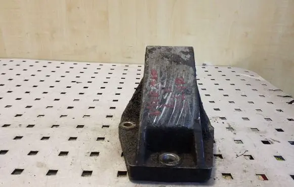 Opel Frontera B Engine mounting bracket