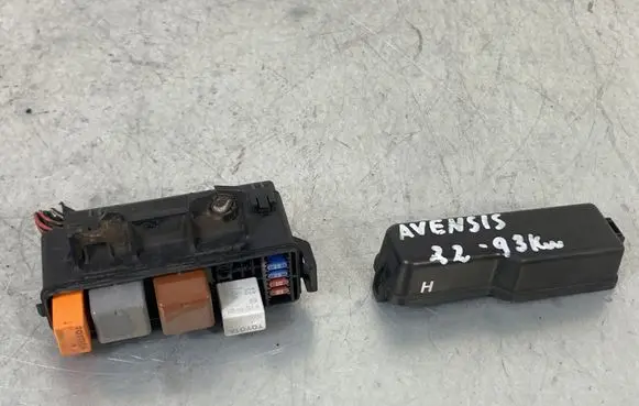 Toyota Avensis T250 Relay mounting block 8386P1