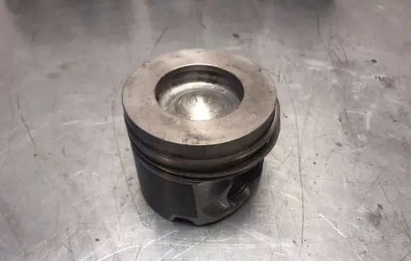 BMW 5 F10 F11 Piston 04L110