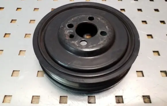 Volkswagen PASSAT B6 Crankshaft pulley 03G105243