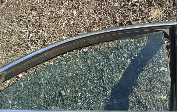 Volvo S80 Front door window glass four-door as2