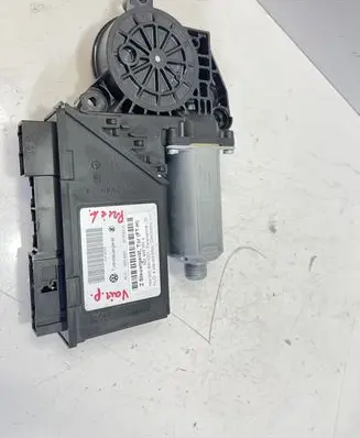 Volkswagen Phaeton Front door window regulator motor E840311001