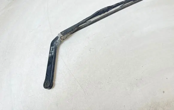 Nissan X-Trail T30 Rear wiper blade arm 12001