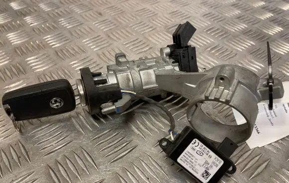 Opel Insignia A Ignition lock 25799293