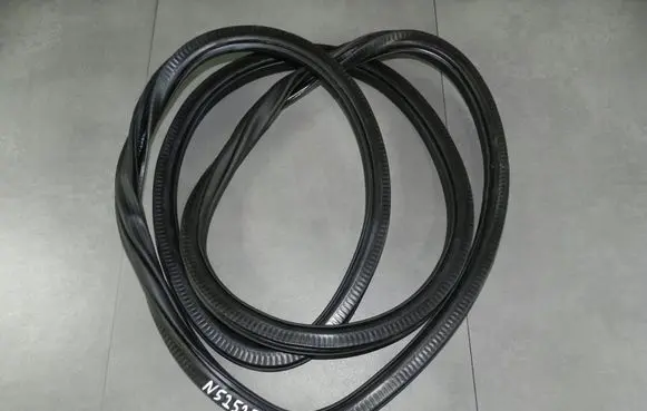 Volkswagen Jetta VI Front door rubber seal 5C6867912H