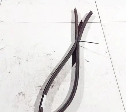 Mitsubishi Colt Rubber seal front coupe door 