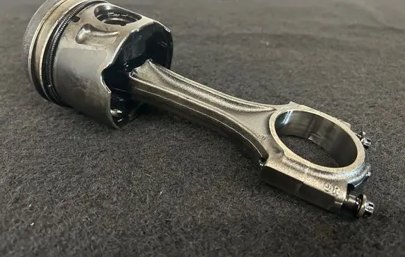 Land Rover Range Rover Evoque L538 Piston with connecting rod 224DT