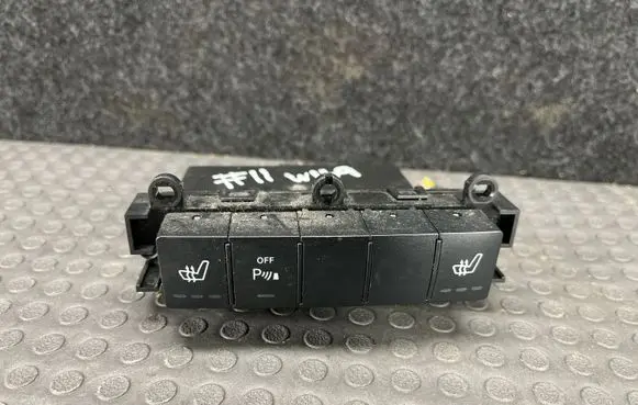 Mercedes-Benz A W169 Seat heating switch 1698209010
