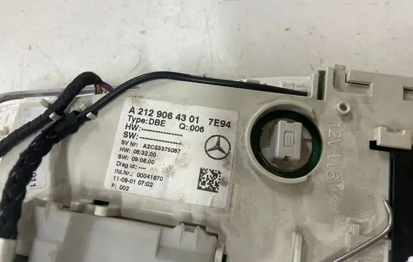 Mercedes-Benz E W212 Front seat light A0128206610 A2C53250704 A2129064301