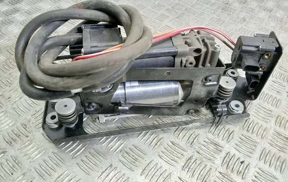 BMW 5 F10 F11 Air suspension compressor/pump 