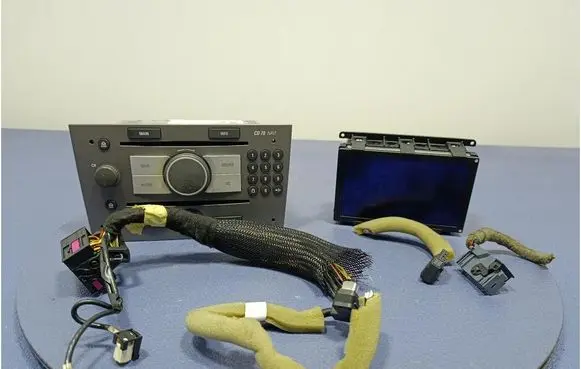 Opel Vectra C Radio/CD/DVD/GPS head unit 93184760