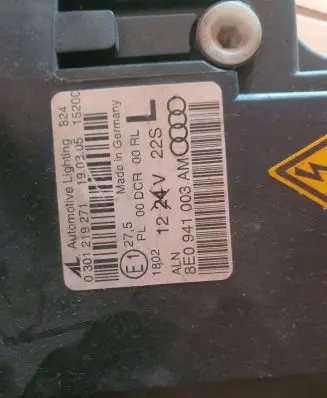 Audi A4 S4 B7 8E 8H Headlight/headlamp 8E0941003AM 0301219271