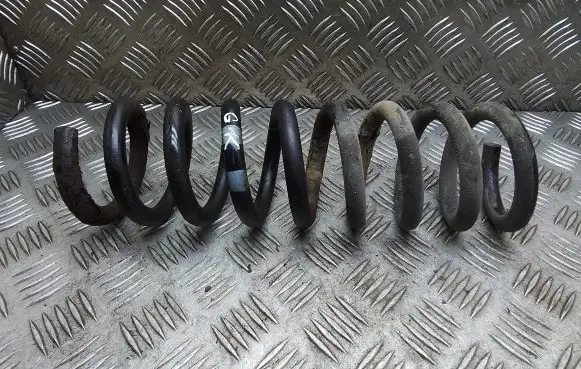 Mercedes-Benz E W210 Rear coil spring