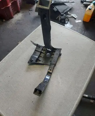 Fender mounting bracket