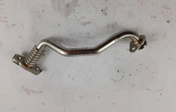Volkswagen Golf VIII Turbo turbocharger oiling pipe/hose 05L145736A
