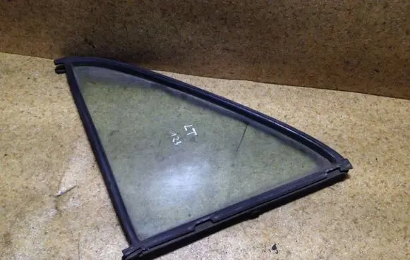 Mercedes-Benz W123 Rear vent window glass 