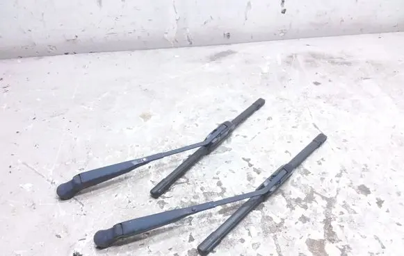 Land Rover Defender Windshield/front glass wiper blade 