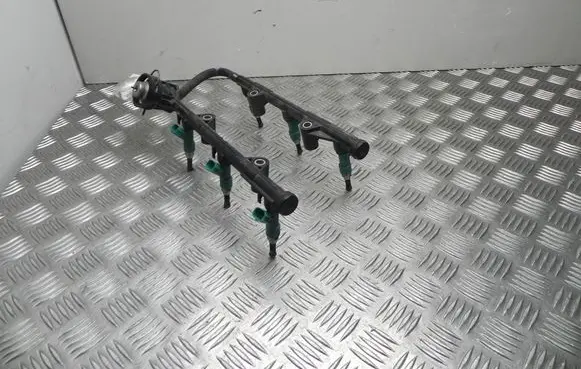 Lexus RX 450H Fuel distributor 2325031090 VD17265