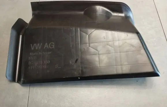 Volkswagen Polo VI Wiper trim 2G1815159