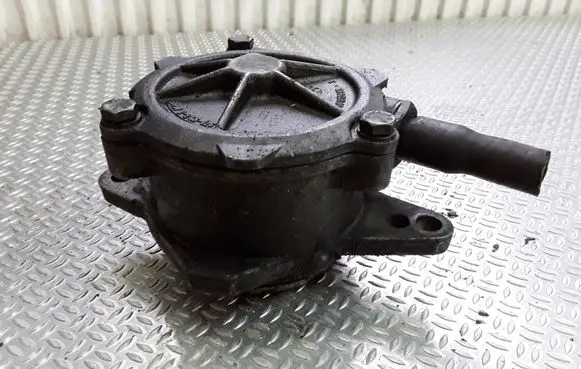 BMW 5 E39 Vacuum pump 96110885