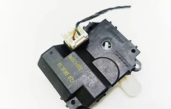 KIA Carens I Air flap motor/actuator B400730550
